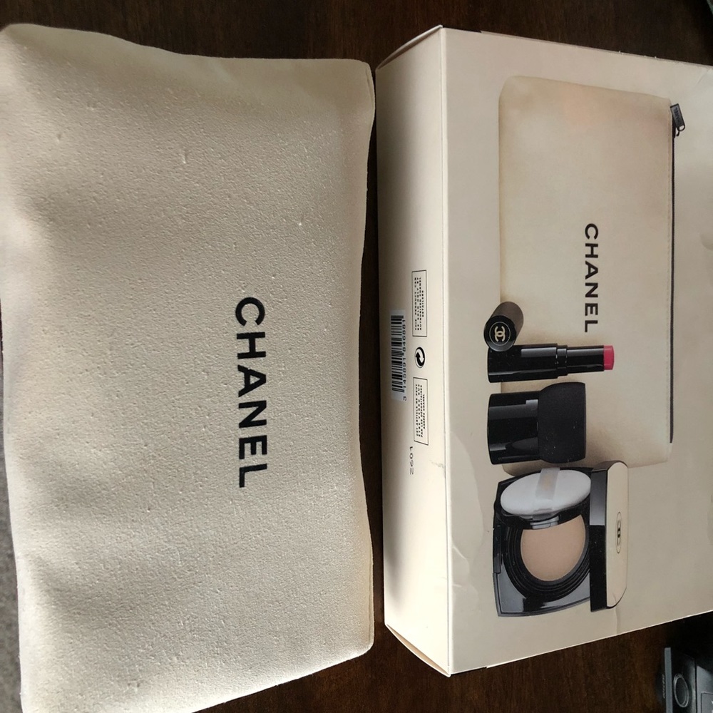 Chanel lipstick and highlighter set .